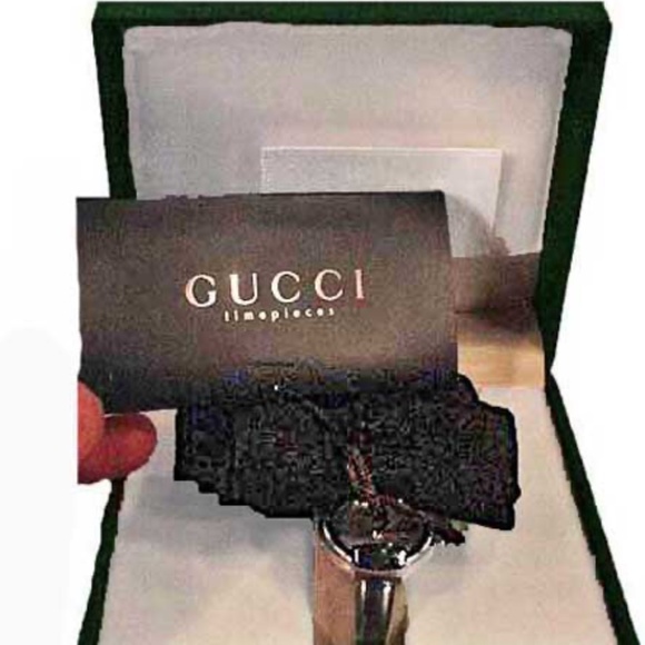 GUCCI WATCH, SILVER TONE MODEL 1400L, SERIAL NUMBER & GUCCI LOGO, WATER RESISTAN - Picture 5 of 10